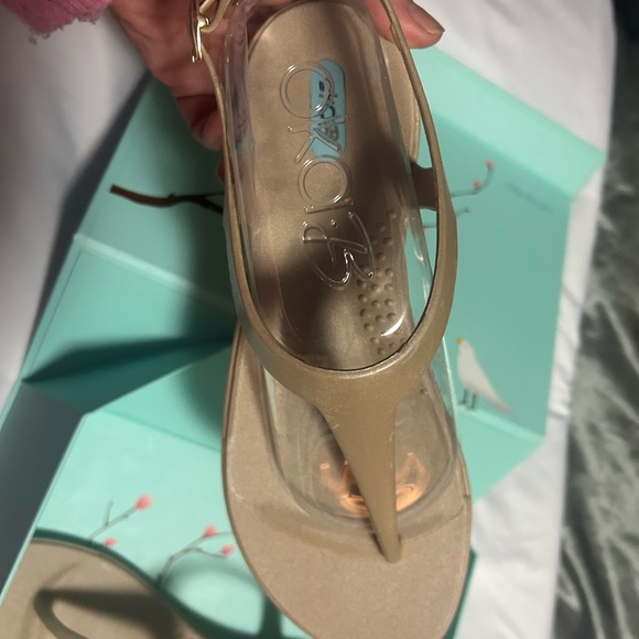 Oka B  Beige Sandals size 9 - Picture 3 of 6